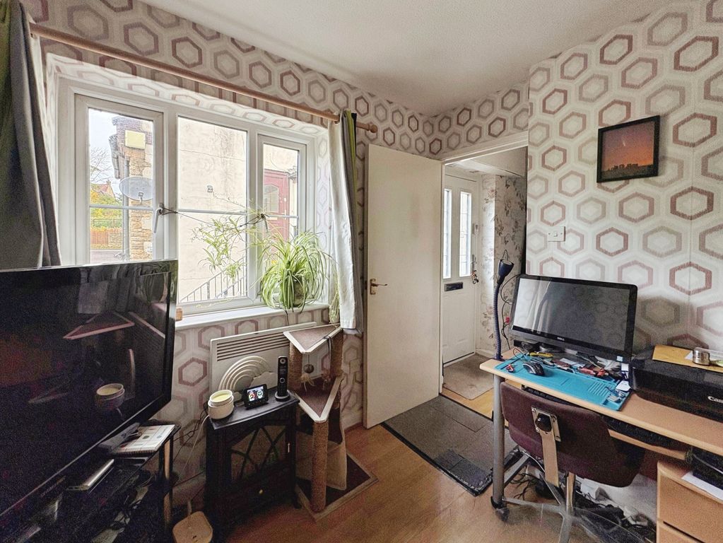 Property photo 3 of 10 0A9E1482-7