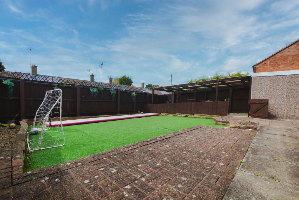 Property photo 2 of 25