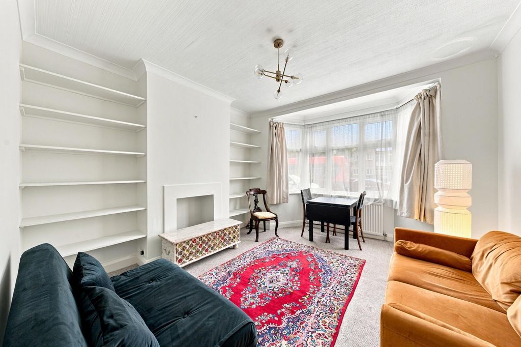 Property photo 1 of 13 Living Room