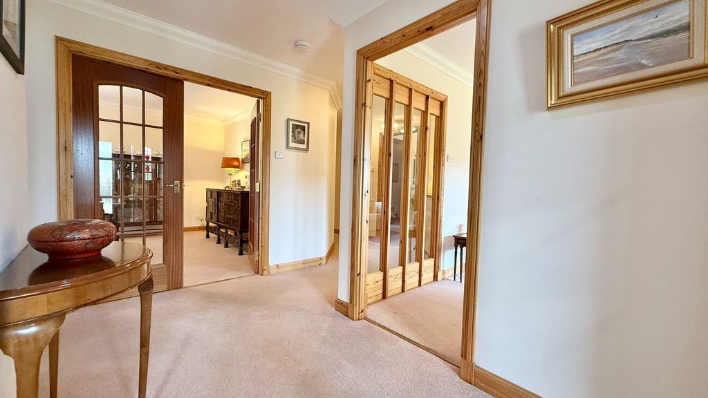 Property photo 3 of 44