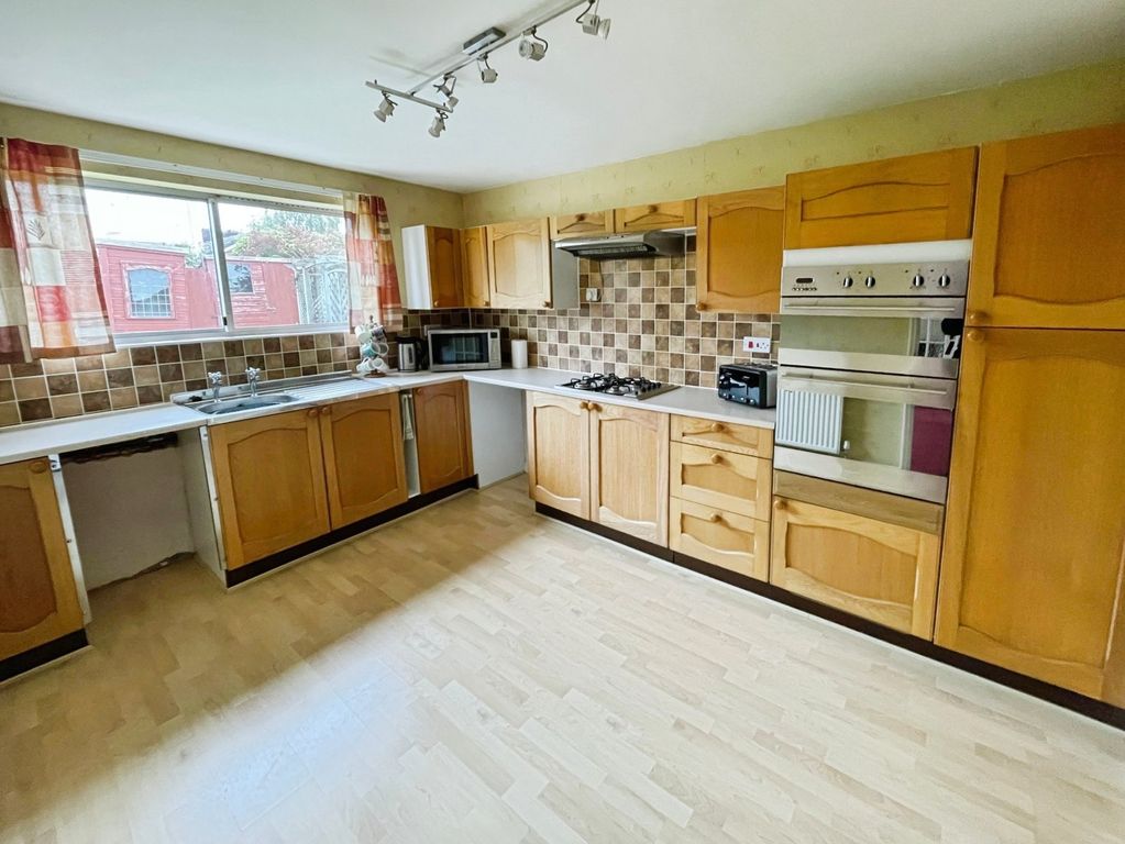 Property photo 3 of 19 Picture No. 02