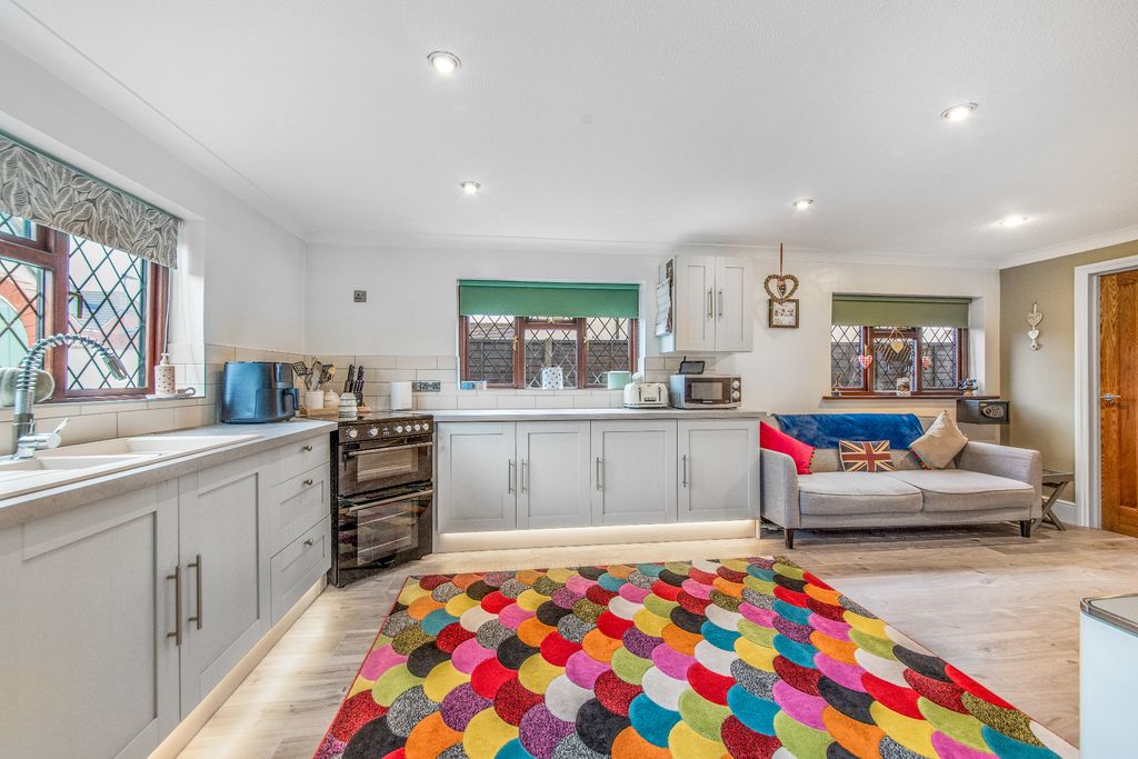 Property photo 2 of 18