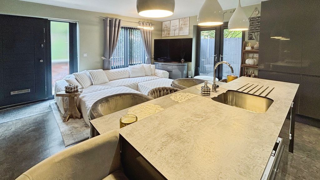 Property photo 3 of 15 Open Plan Accommodation