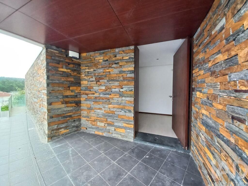 Property photo 1 of 27
