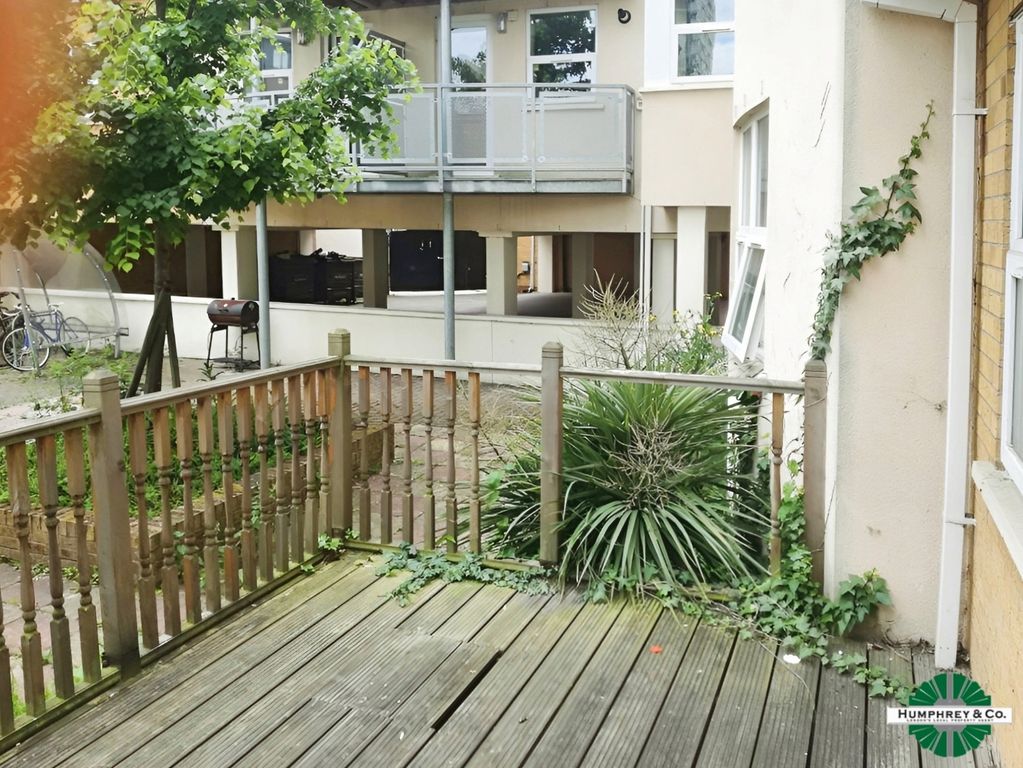 Property photo 3 of 6 Pbox-Garden-325428.Jpg