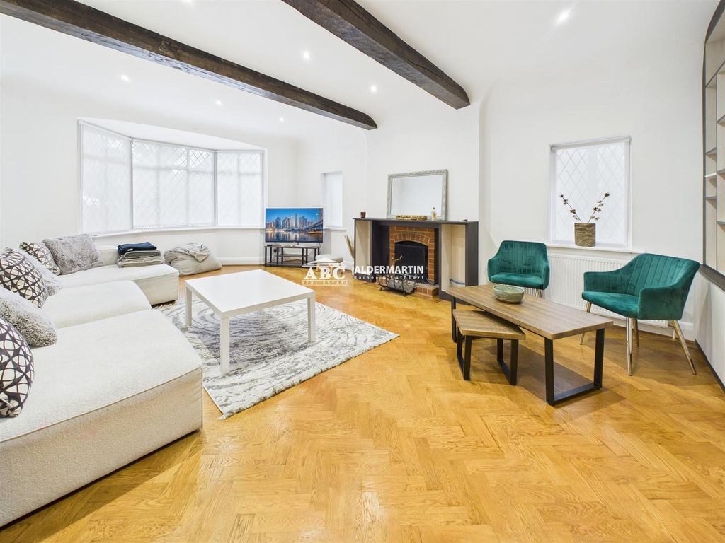 Property photo 3 of 22 Cam03827G0-Pr0130-Still002.Jpg