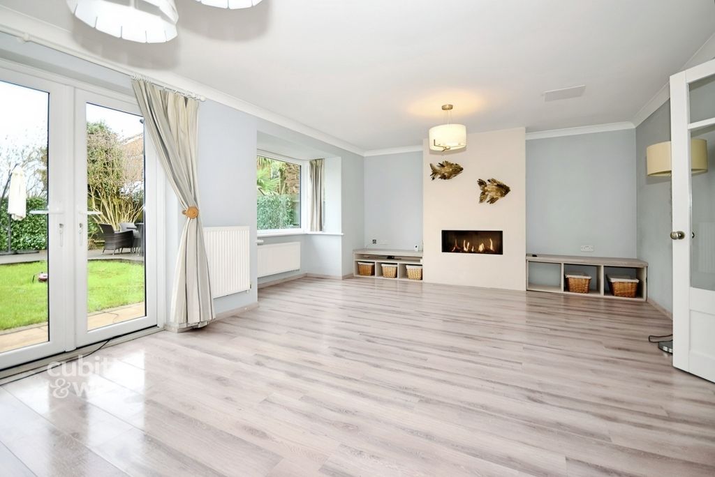 Property photo 3 of 15 4A26E516-4