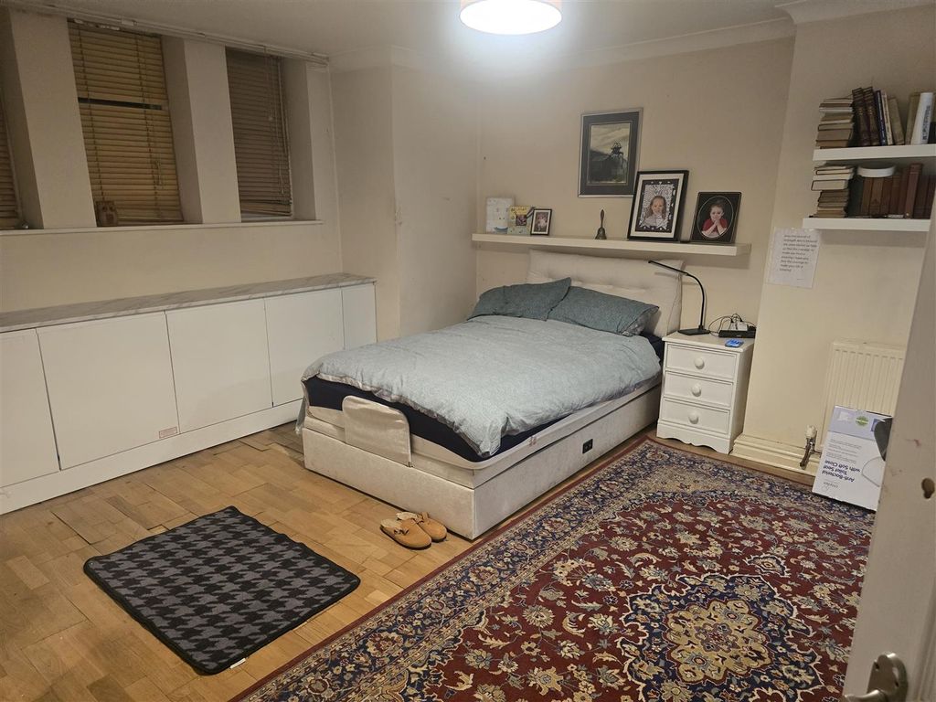 Property photo 2 of 22