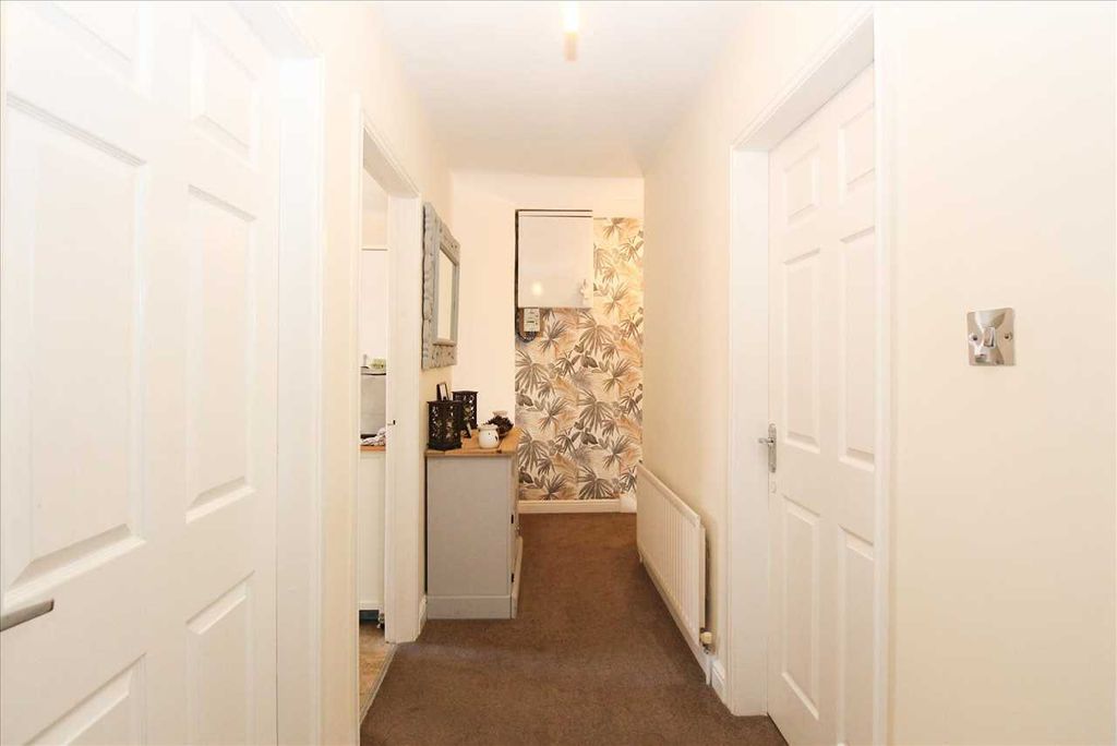 Property photo 3 of 9 Landing