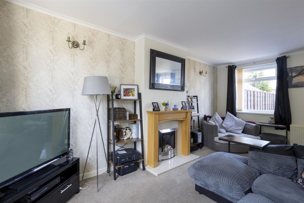 Property photo 3 of 24 99_Chapelfield_Road_8.Jpg
