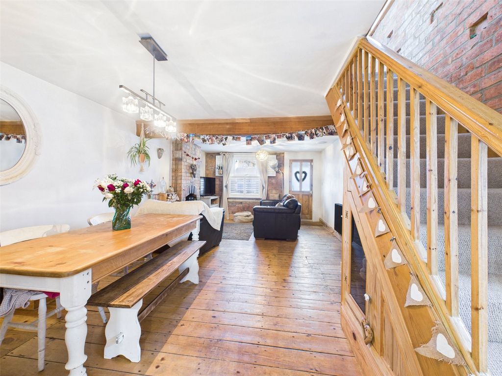 Property photo 2 of 37 Picture No. 01