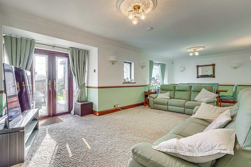 Property photo 2 of 32