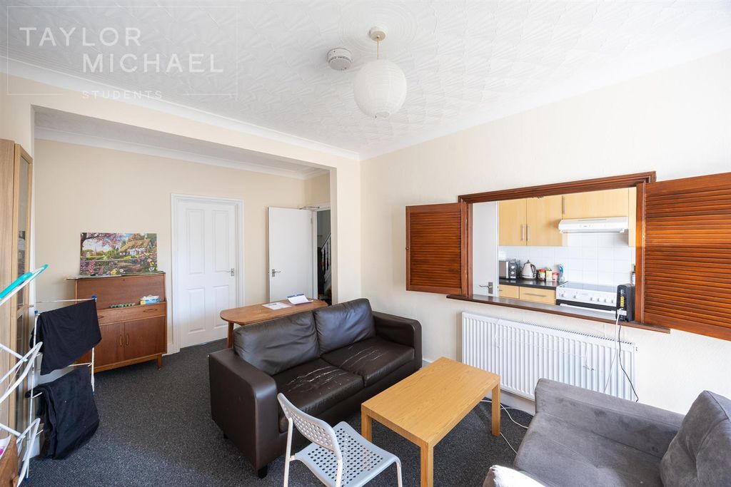 Property photo 2 of 10 Living Room