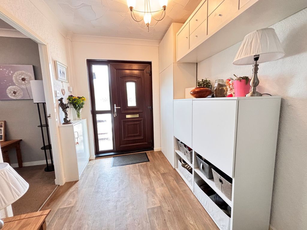 Property photo 3 of 11 Hall