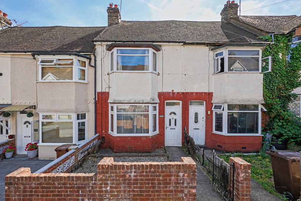 Property photo 1 of 11 3 Bed Terraced House For Sale Cottall Avenue, Chatham Me4