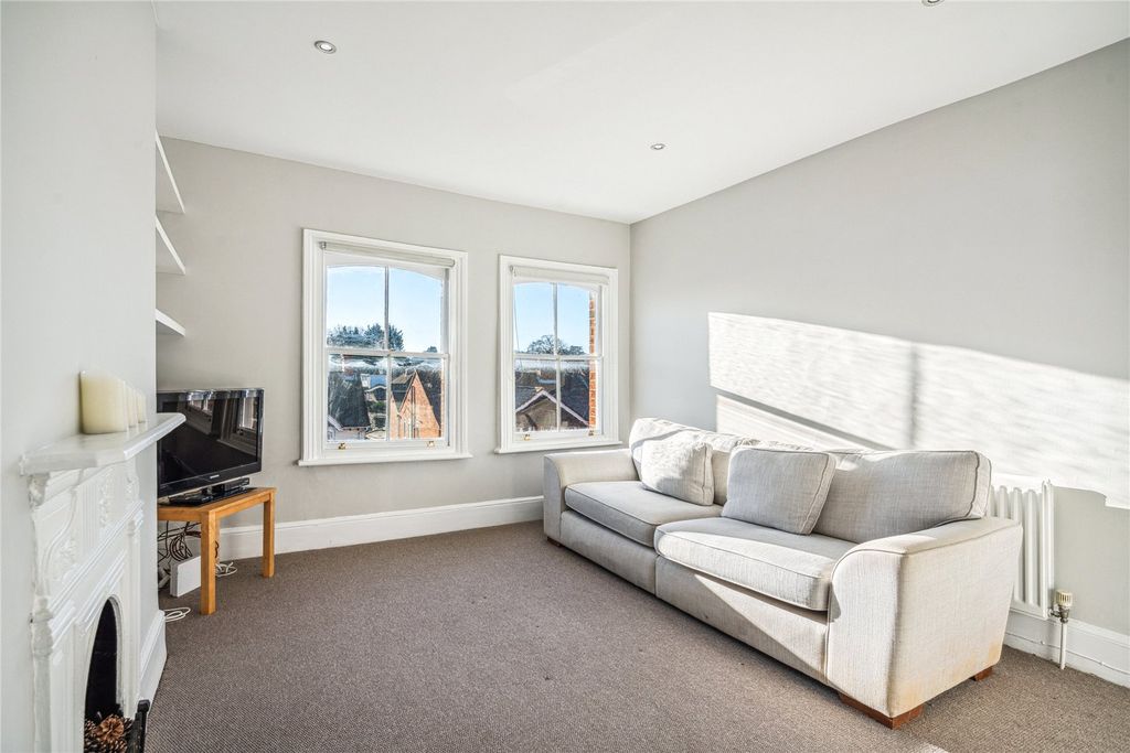 Property photo 3 of 11 Living Room