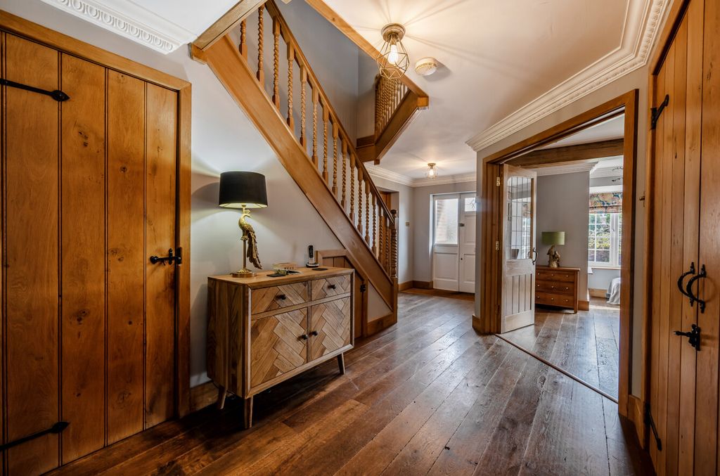 Property photo 2 of 22