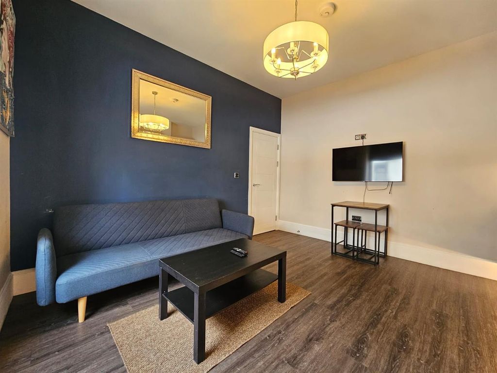 Property photo 2 of 6 6 46 North West House.Jpg