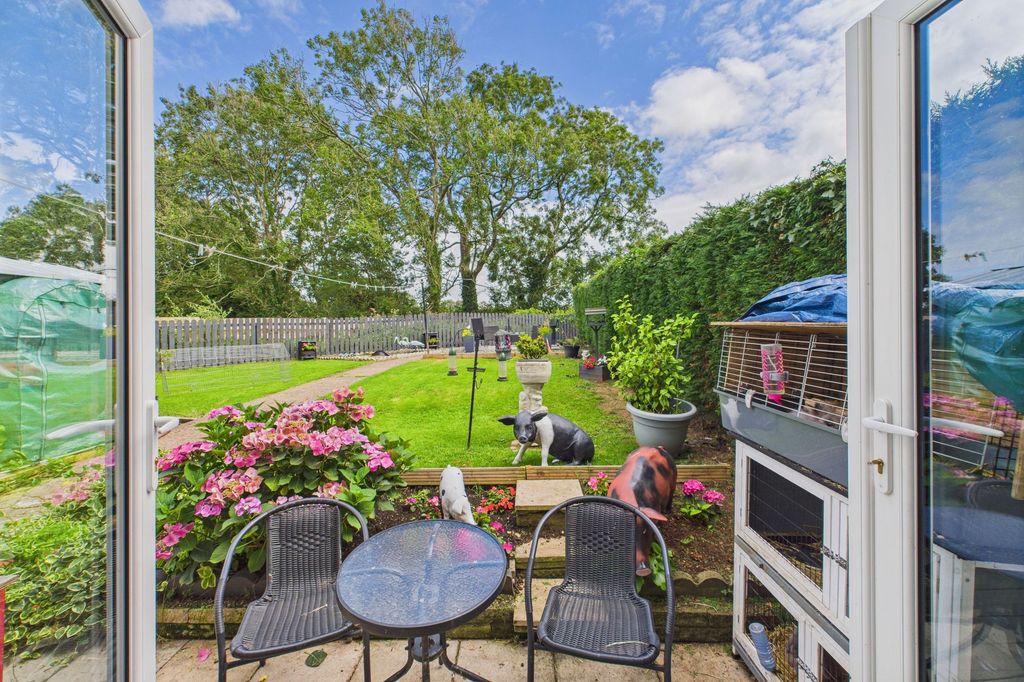 Property photo 2 of 21