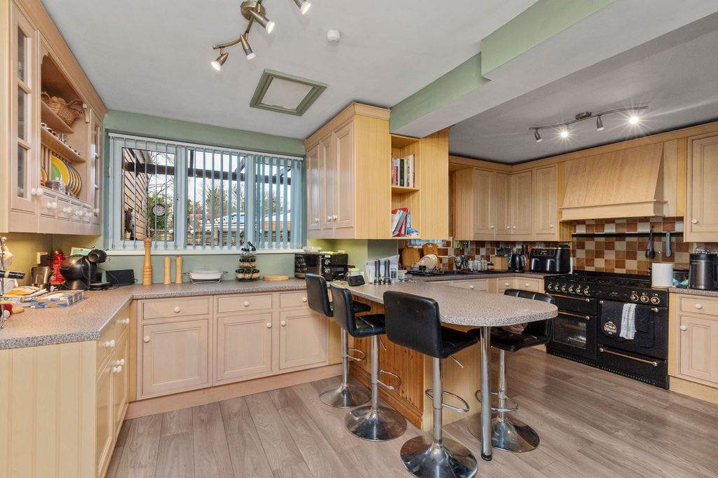 Property photo 3 of 26