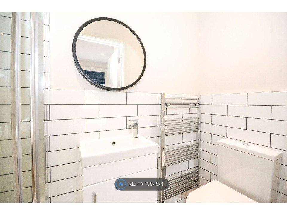 Property photo 3 of 8 En-Suite