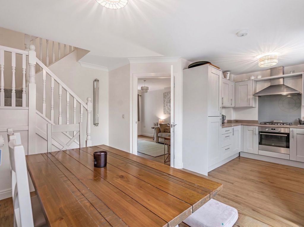 Property photo 1 of 31