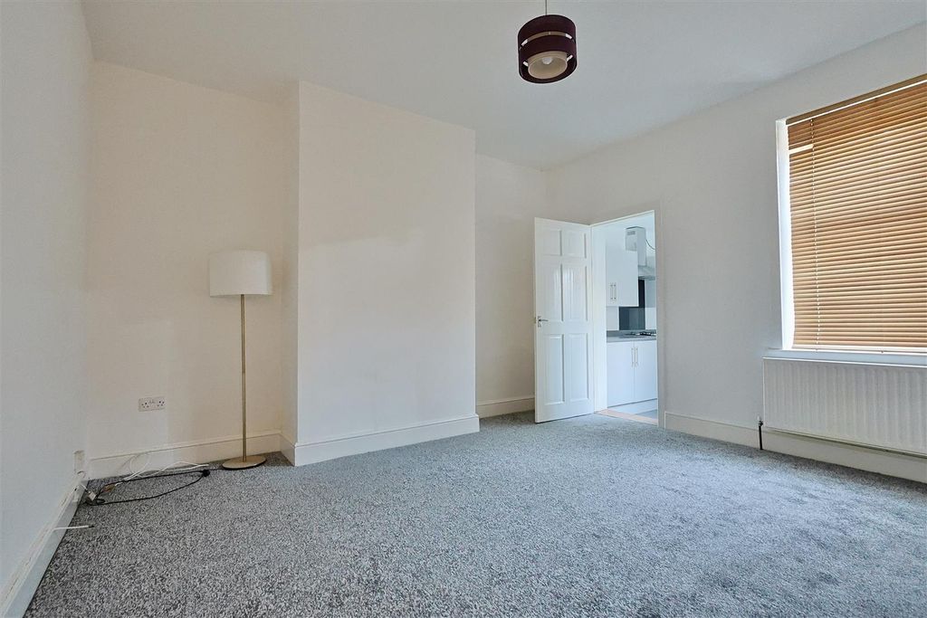 Property photo 2 of 8 5D56A701-E442-4C64-A199-9Bc234E7F8D0_1_201_A.Jpeg