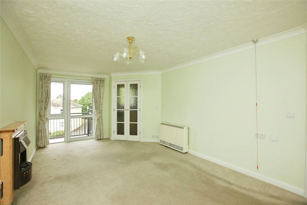 Property photo 3 of 11 Lounge