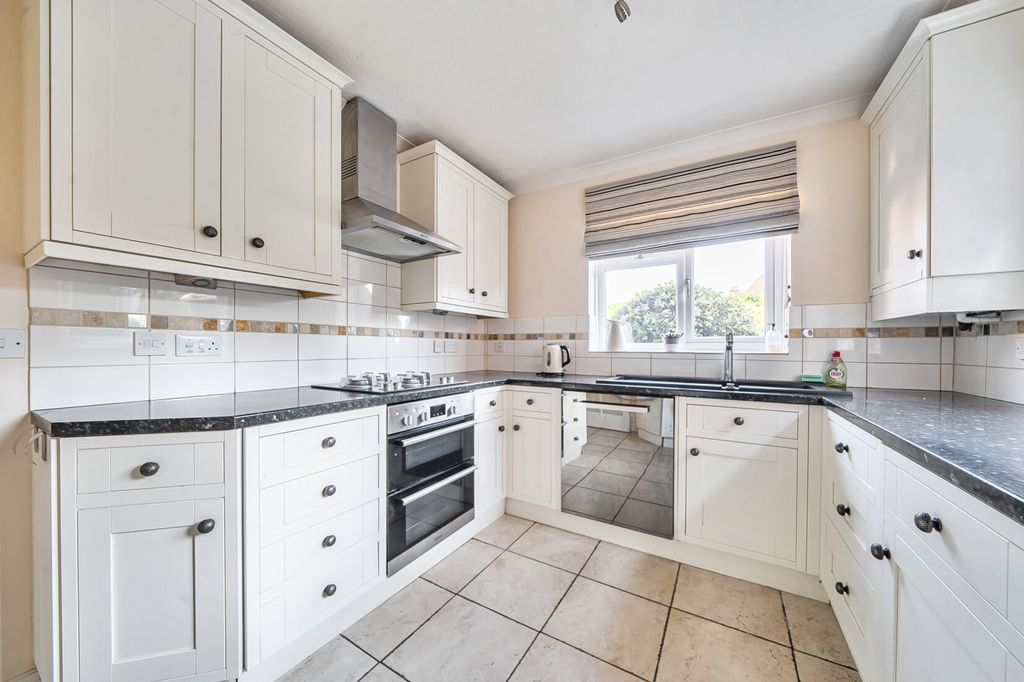 Property photo 3 of 34 Kitchen