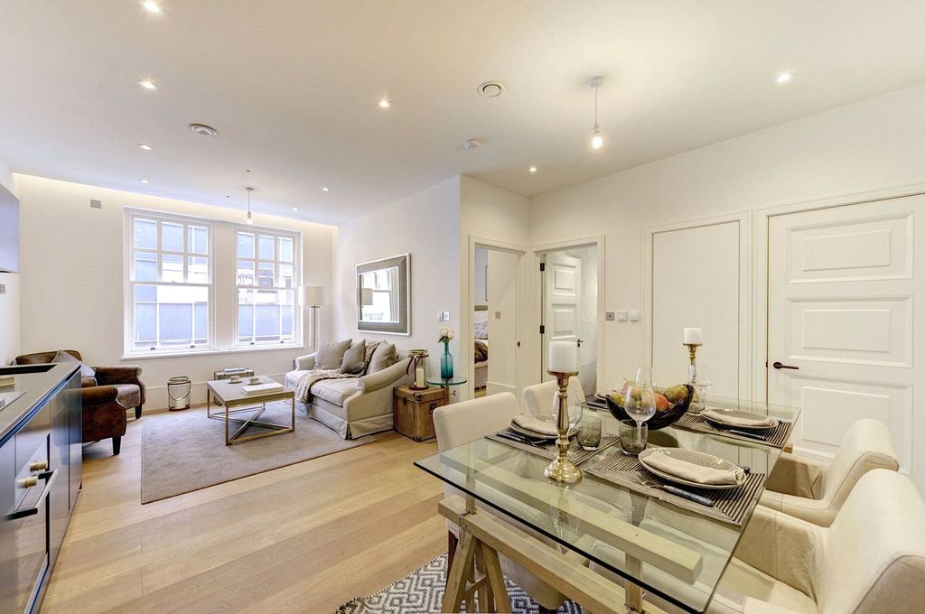 Property photo 1 of 8 Bedford House