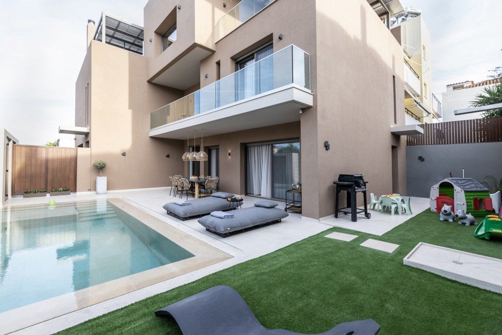 Property photo 1 of 28