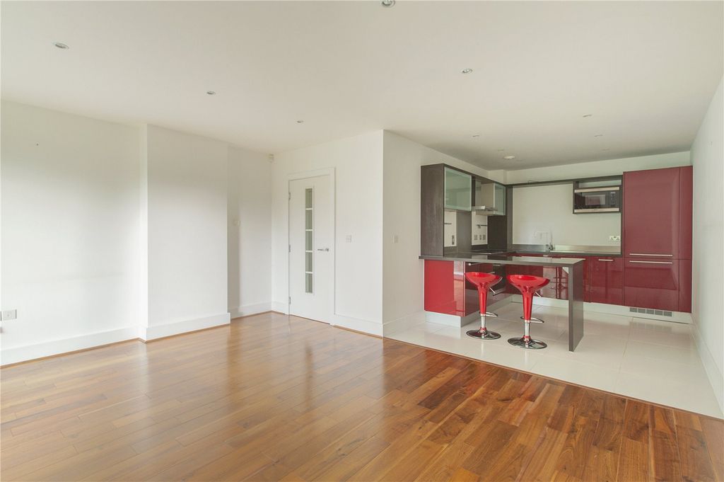 Property photo 3 of 9 Kitchen/Living