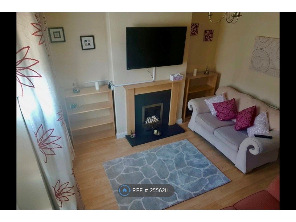Property photo 3 of 6 Lounge 1