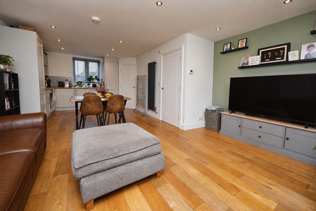 Property photo 3 of 11 5Ca05c81-1c03-4915-B032-42Ab914886F5.Png