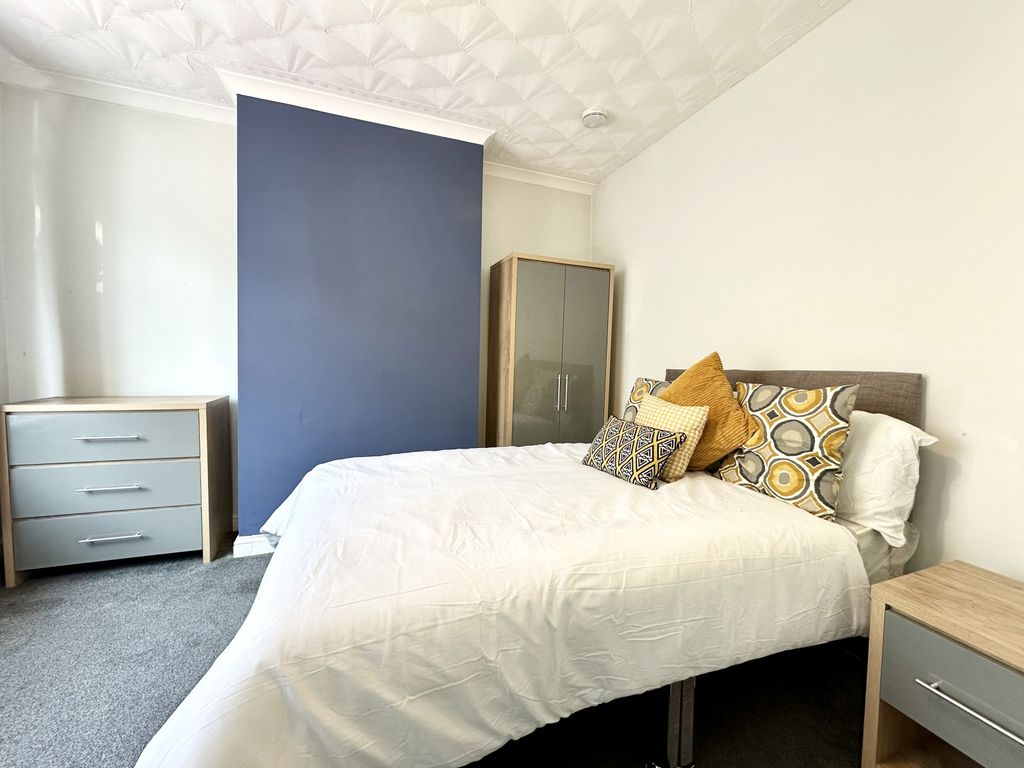 Property photo 1 of 8 5 Bed Shared House - Bridge Street , Barnsley S71