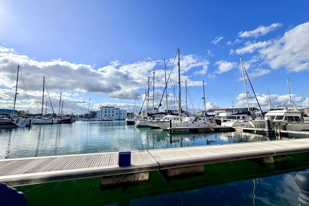 Property photo 2 of 28