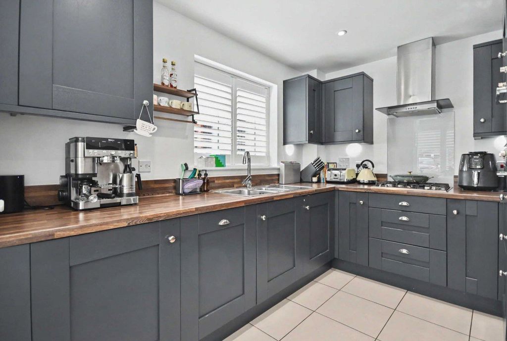 Property photo 2 of 13 2