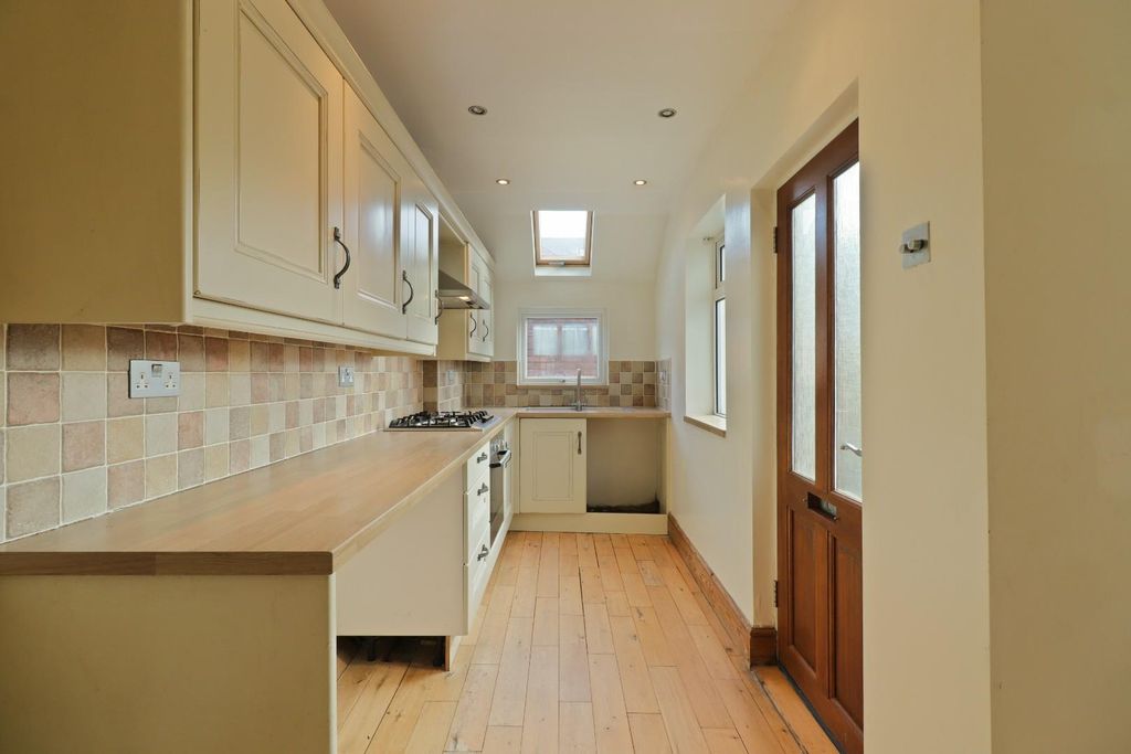 Property photo 3 of 26 Kitchen