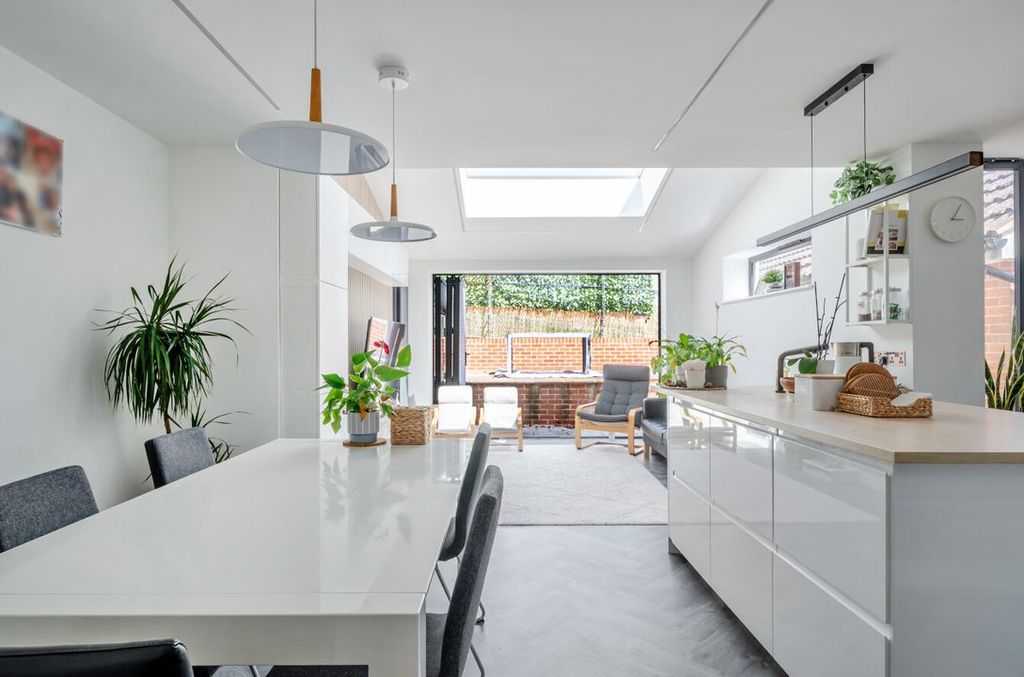 Property photo 2 of 13 1482716186A3A9A4F05B72