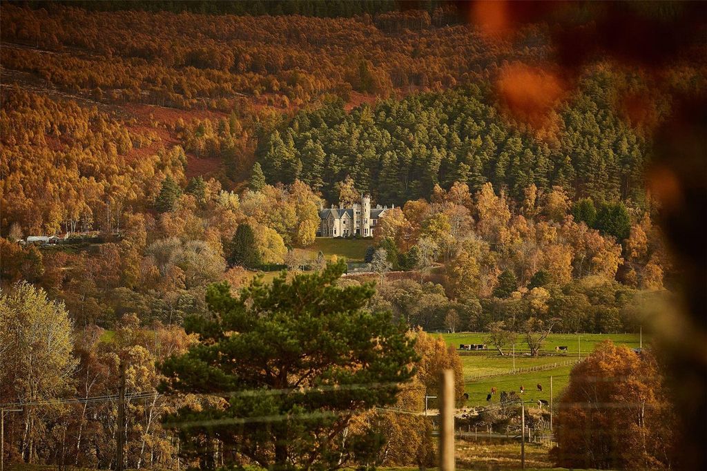 Property photo 2 of 27 Tulchan Estate