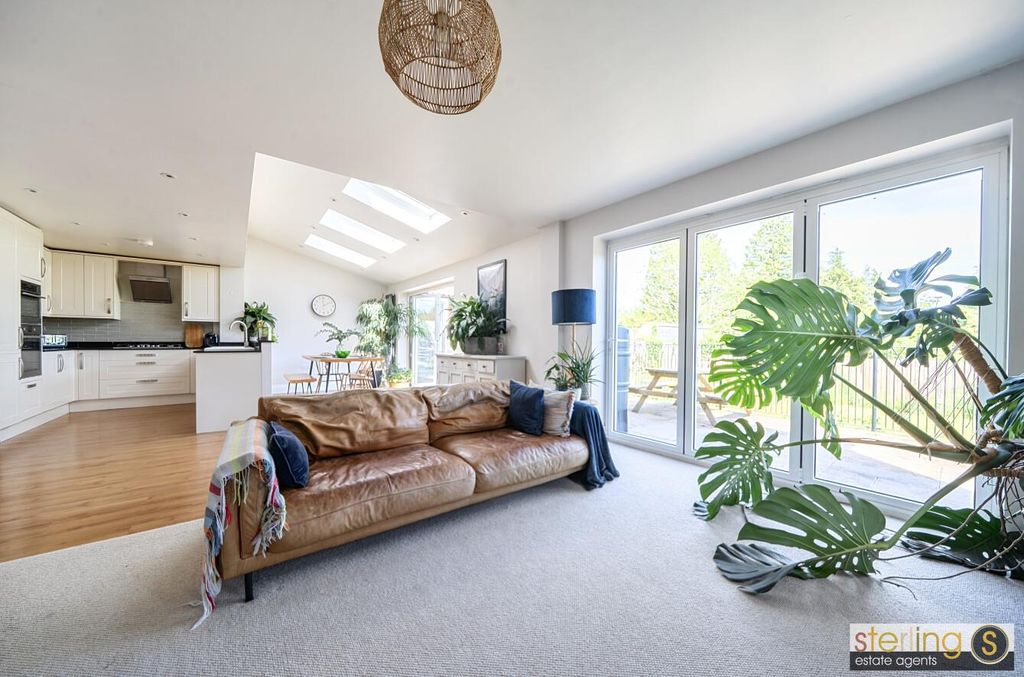 Property photo 3 of 18 68d4012c-Bb4d-4Bc4-Ac4B-Eb3755447c68.Jpg