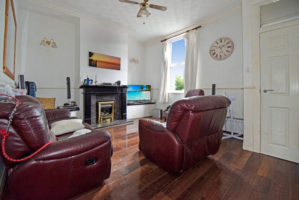 Property photo 2 of 9