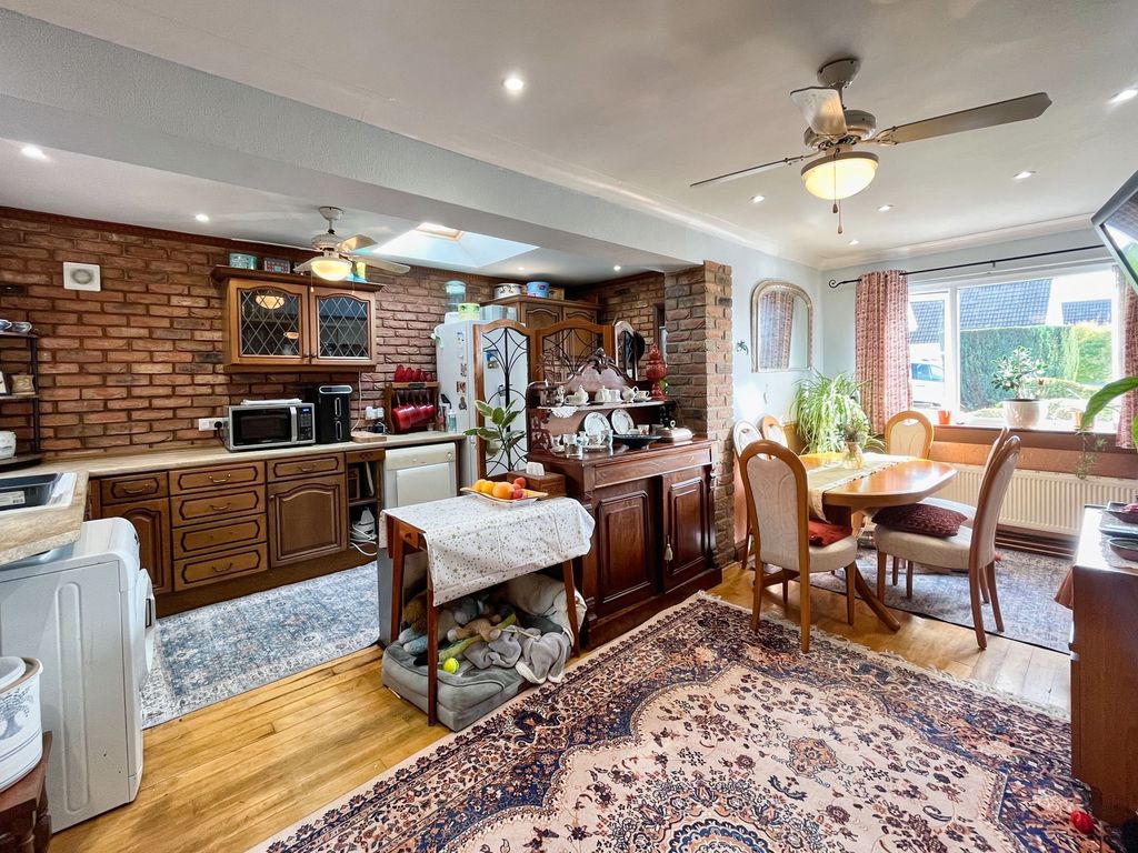 Property photo 3 of 27