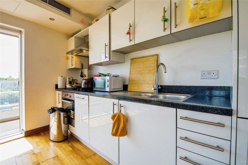 Property photo 2 of 20 Kitchen