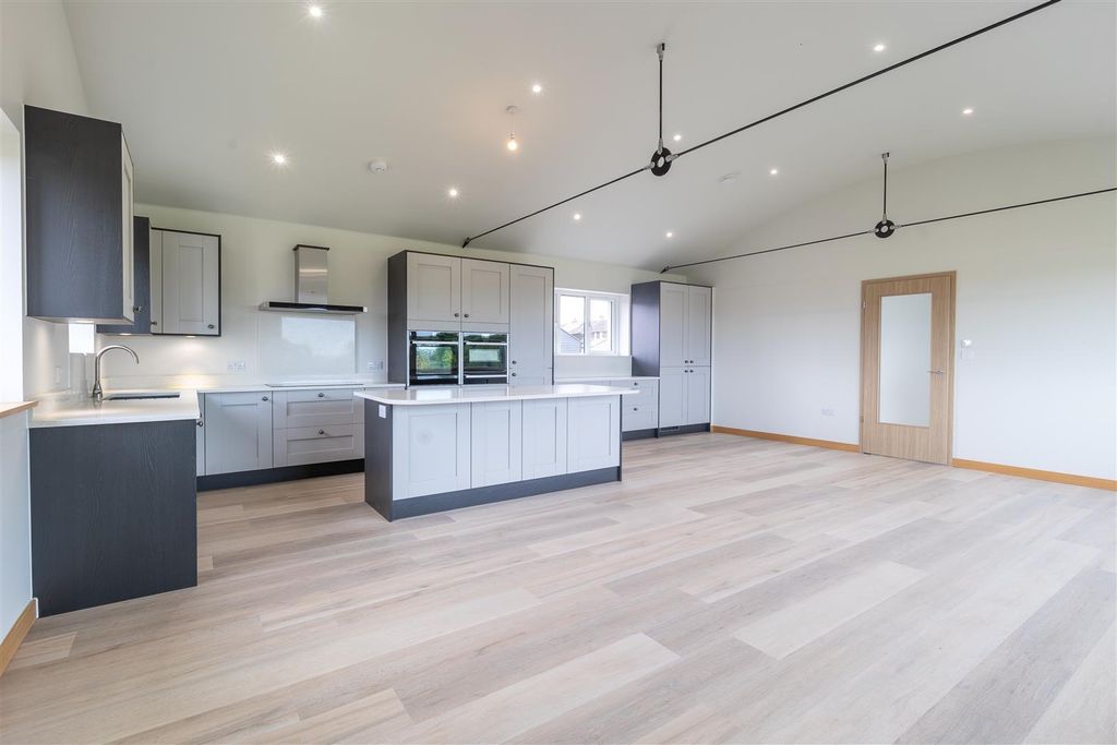Property photo 2 of 10 2.Jpg