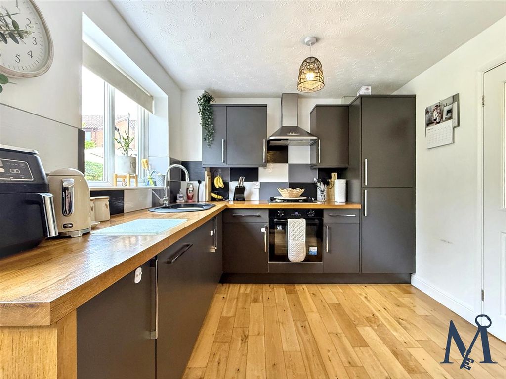 Property photo 2 of 25 Kitchen Diner