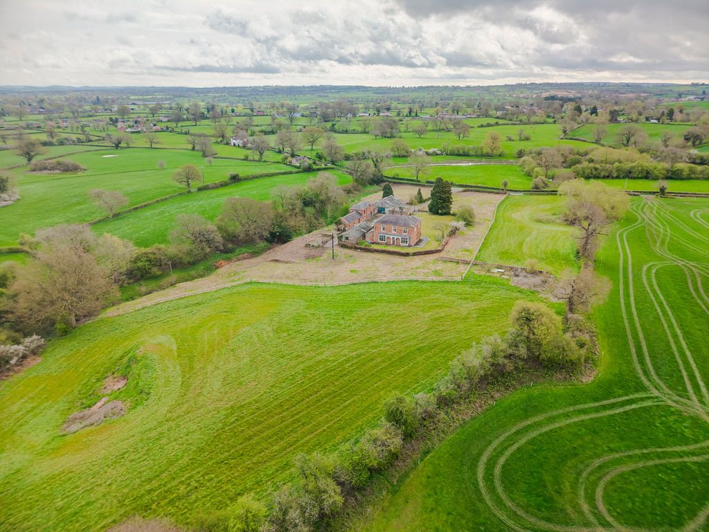 Property photo 2 of 31