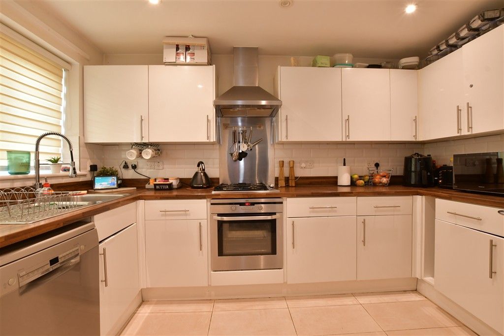 Property photo 3 of 12 Kitchen