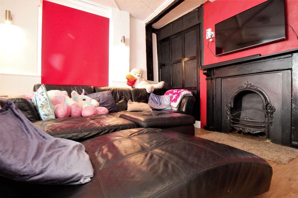 Property photo 2 of 21 Cozy Lounge With Leather Seating And Decorative TV...