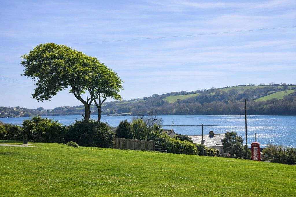 Property photo 2 of 27